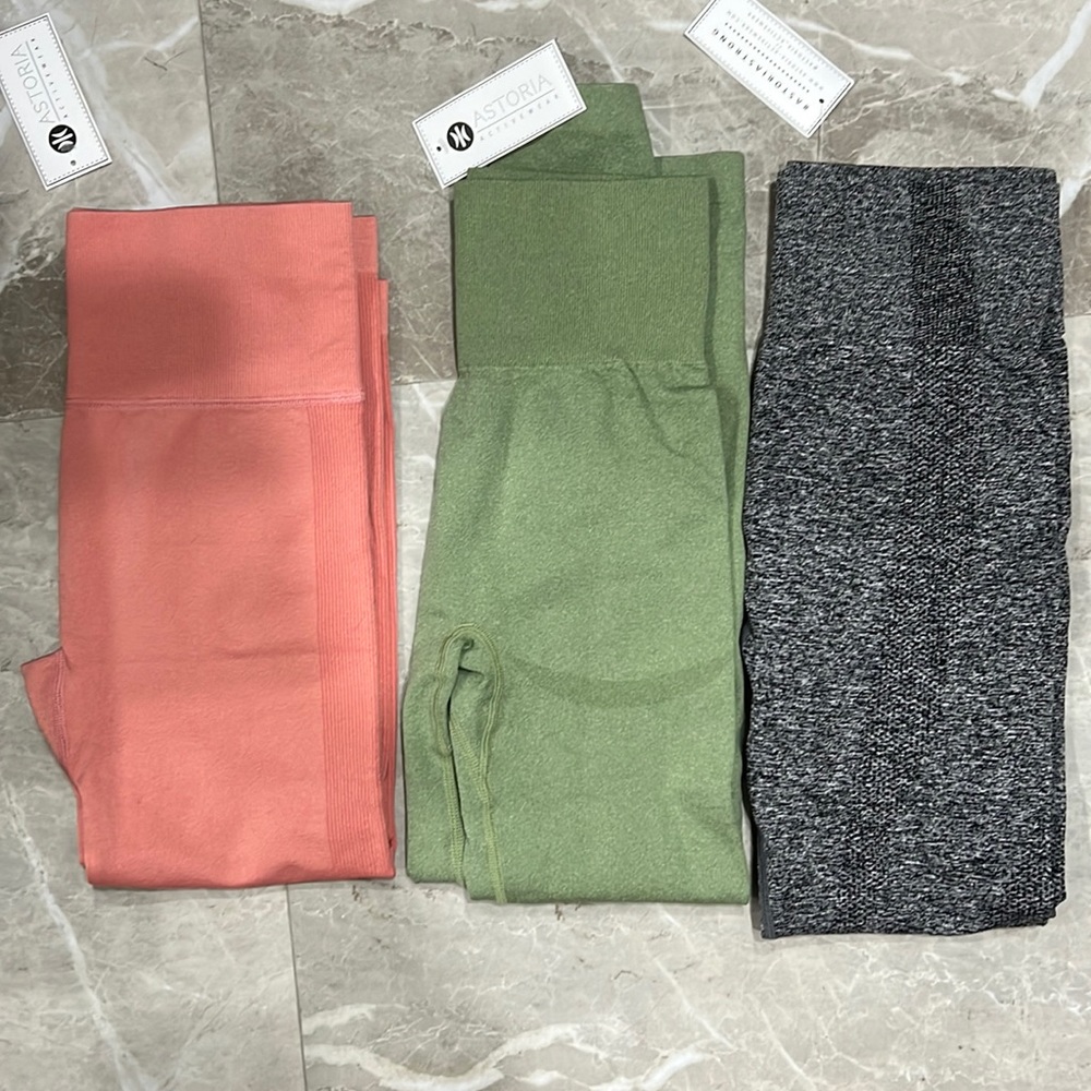 NWT 3 pack of seamless leggings